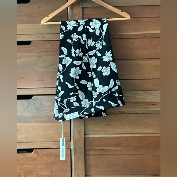 NWT Chico’s So Slimming 360 Brigitte Floral Slim Ankle Pants Size 1R (Size 8) - Picture 3 of 9
